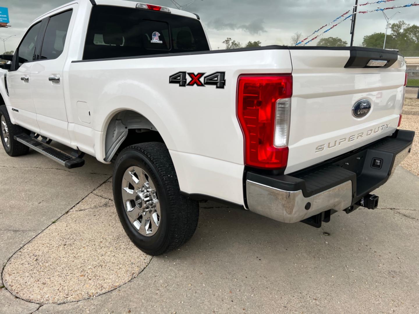 2019 White /Tan Ford F-250 SD Lariat (1FT7W2BT8KE) with an 6.7 Powerstroke Diesel engine, Automatic transmission, located at 4520 Airline Hwy, Baton Rouge, LA, 70805, (225) 357-1497, 30.509325, -91.145432 - 2019 Ford F250 Crew Cab Lariat 4WD 6.7 Powerstroke Diesel, 156K Miles, Leather Seats, Fully Loaded, Backup Camera, Sunroof Does Not Go Back, Bed Cover, B&W Gooseneck, Tow Pkg. NO IN HOUSE FINANCING. FOR INFO PLEASE CONTACT JEFF AT 225 357-1497 CHECK OUT OUR A+ RATING WITH THE BETTER BUSINESS BUREAU - Photo#7